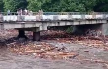 В сети показали, как начинается паводок: впечатляющие кадры (видео)