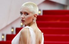 З поголеною головою та у сукні від Dior: донька Джуда Лоу пройшлася червоною доріжкою в Каннах (фото)