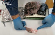 На Сардинии на крышу дома упало 8,5 килограмм кокаина стоимостью 9 миллионов евро