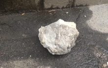 В Днепре рядом с детской коляской с крыши дома упала бетонная глыба (фото)