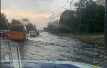 У Києві через затоплення перекривали проспект Перемоги (фото)