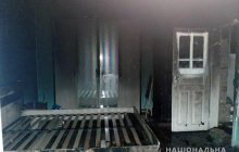На Буковине мужчина облил бензином и поджег дом, в котором находился маленький ребенок (фото)