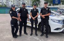 В Киеве женщина пыталась выброситься из окна, но патрульные поймали ее за ногу