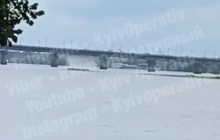З моста Патона в Києві знову обрушилася стіна води через прорив труби (відео)