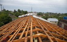 В Одессе сорвало крышу здания приюта для людей с инвалидностью и пенсионеров (фото)
