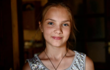 Зеленский наградил 12-летнюю девочку, которая спасла четырех детей от наводнения на Закарпатье