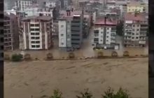На Турцию обрушилось сильнейшее наводнение (видео)