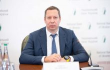 Эксперты: информационные атаки и политические интриги не должны отражаться на работе Нацбанка