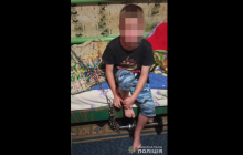 В Кривом Роге мужчина посадил 7-летнего сына сожительницы на цепь (фото)