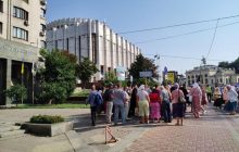 В центре Киева происходит ход к годовщине Крещения Руси: часть улиц перекрыта, полиция проверяет прохожих (видео)