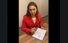 Мендель отправила свою книгу пресс-секретарю Путина: тот ответил (видео)