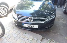 У Миколаєві автомобіль власника автошколи заблокував рух трамваїв (фото)