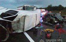 На Дніпропетровщині зіткнулися чотири автомобілі: постраждали діти (фото, відео)