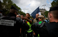 Протести у Франції переросли в сутички з поліцією: є постраждалі (відео)