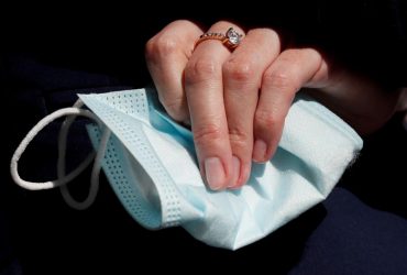 Синіють ноги: науковці виявили новий загадковий симптом COVID-19