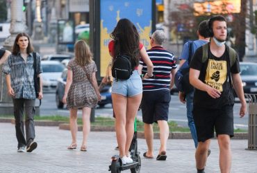 Вперше в Україні: суд визнав електросамокат транспортом і засудив дівчину до року умовно і великого штрафу