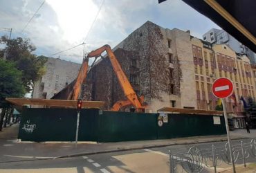 В Киеве начали сносить уникальное здание Цветы Украины (видео)