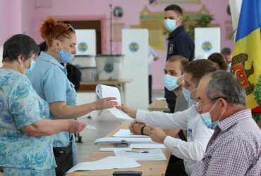 У Молдові остаточно заборонили георгіївську стрічку і символи Z і V