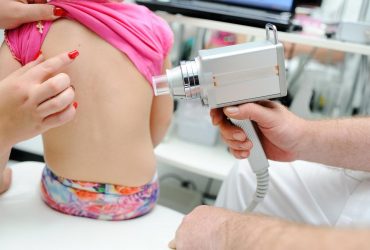 Оглядайте дитину з ніг до голови: Комаровський розповів про заходи профілактики раку (відео)