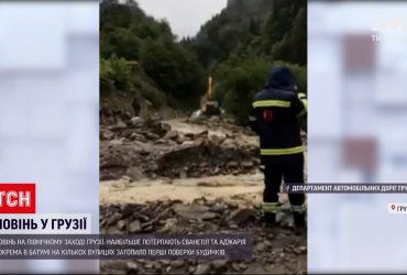 Повінь у Грузії – потік води змив ділянку траси