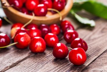 Что просто и быстро приготовить из вишни, если собрали большой урожай