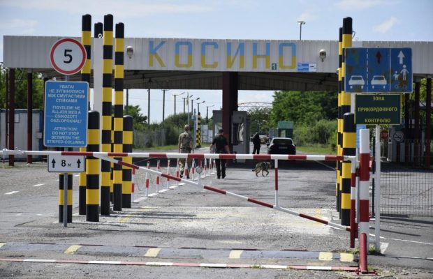 Угорщина на місяць зачиняє два пункти пропуску на кордоні з Україною