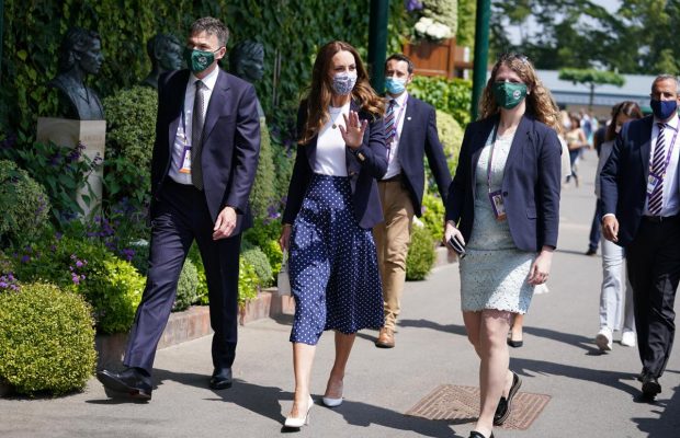 В юбке в горох и на высоком каблуке: Кейт Миддлтон посетила Уимблдонский теннисный турнир (фото)