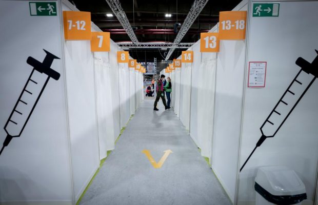 У Німеччині пропонують скасувати всі карантинні обмеження в серпні