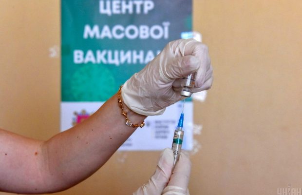 Посилення карантину: Ляшко розповів, які привілеї отримають вакциновані  від COVID-19 українці