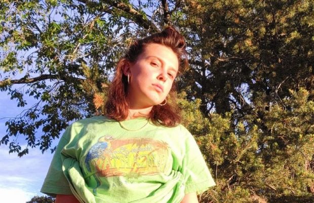 TikTok-блогер извинился, что обмолвился о сексе с несовершеннолетней звездой "Странных дел"