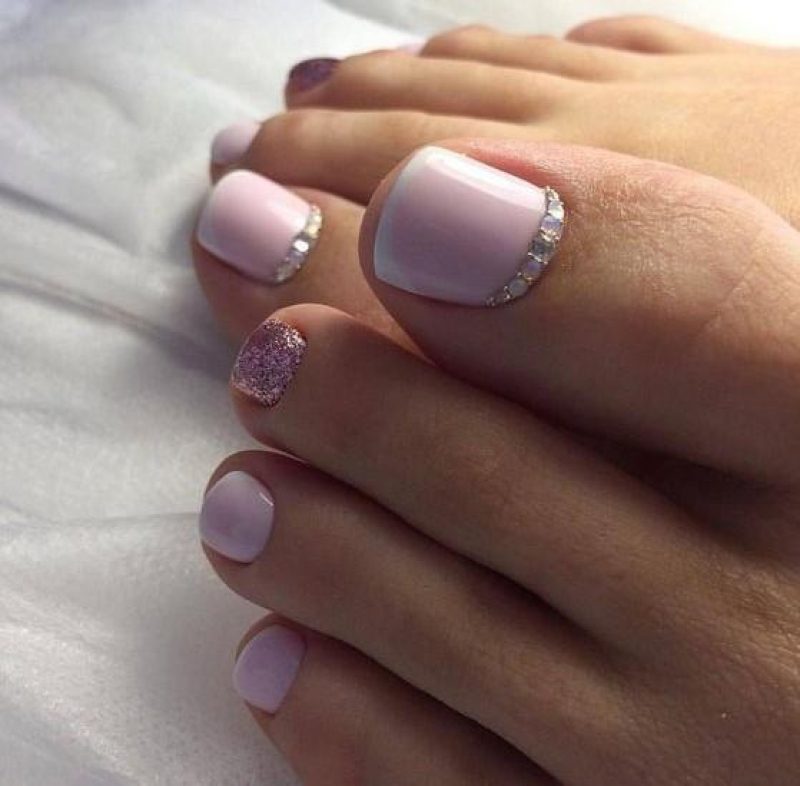 Французский педикюр / pinterest.ru