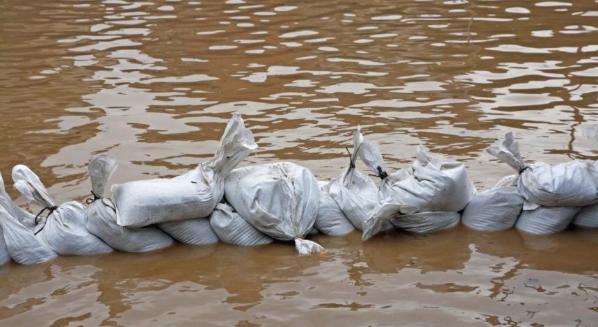 Росіяни руйнують дамбу: мешканців частини Харківщини попередили про загрозу катастрофічного затоплення