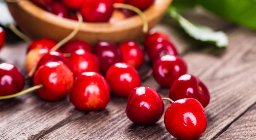 Что просто и быстро приготовить из вишни, если собрали большой урожай