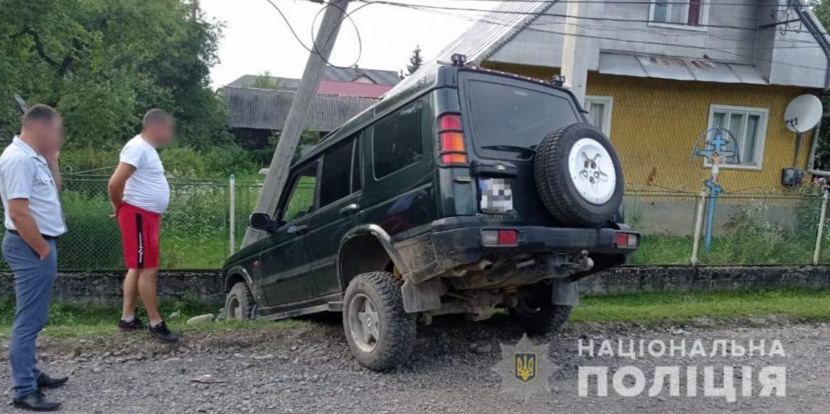 Авто после ДТП отправили на штрафплощадку / фото: Нацполиция Авто после ДТП отправили на штрафплощадку / фото: Нацполиция