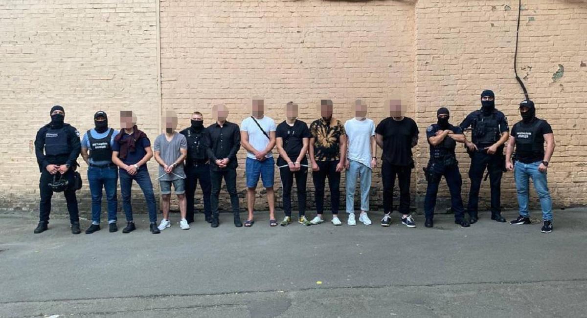 Загалом злочинне угруповання пограбувало близько 150 іноземців / фото facebook.com/kyiv.gp.gov.ua Загалом злочинне угруповання пограбувало близько 150 іноземців / фото facebook.com/kyiv.gp.gov.ua