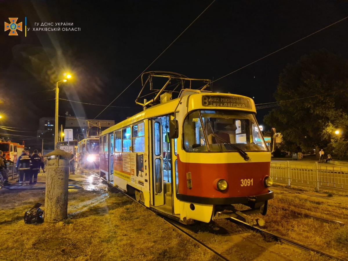 В Харькове вспыхнул трамвай / фото ГСЧС Харьковской области В Харькове вспыхнул трамвай / фото ГСЧС Харьковской области