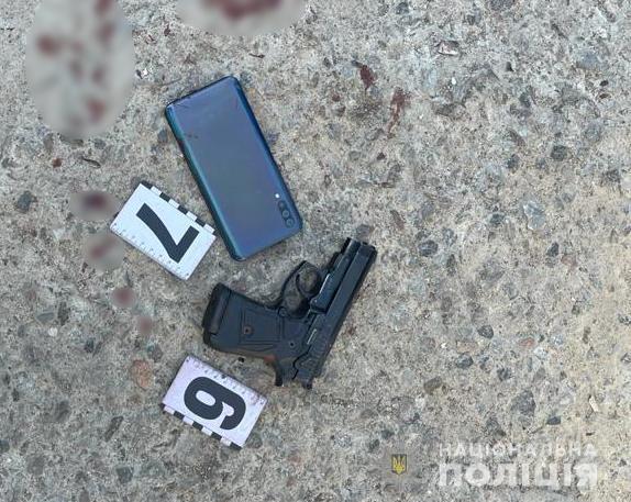 В Одесі зловмисник розстріляв чоловіка, потерпілий помер (фото) В Одесі зловмисник розстріляв чоловіка, потерпілий помер (фото)