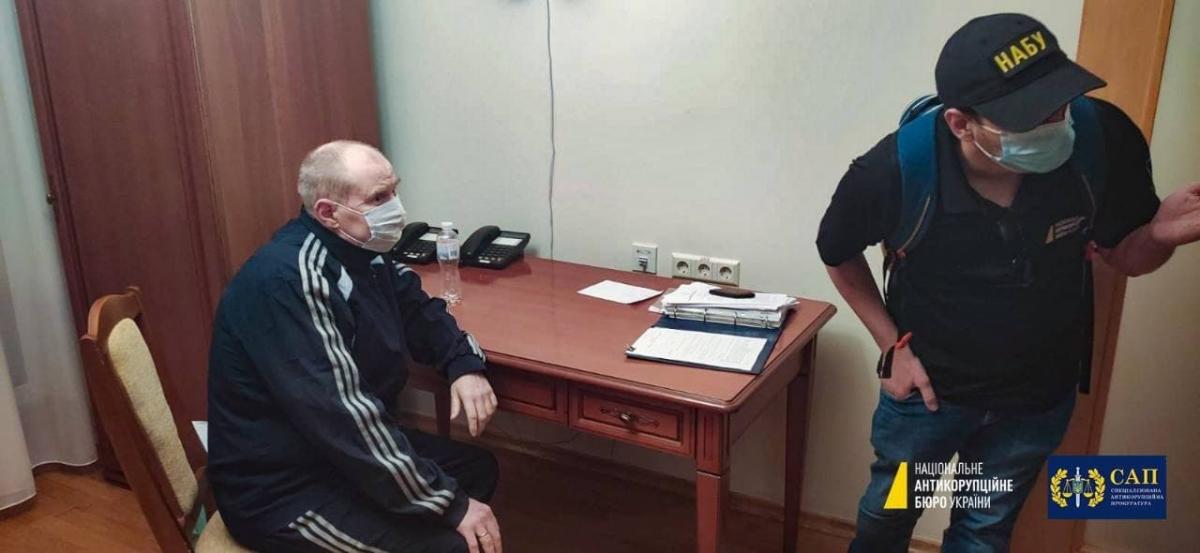 Миколу Чауса затримали в лікарні "Феофанія" / фото прес-служба НАБУ Миколу Чауса затримали в лікарні "Феофанія" / фото прес-служба НАБУ