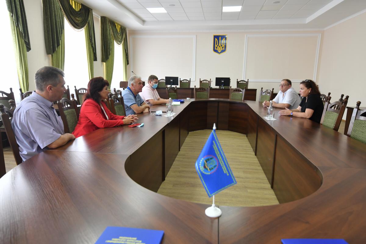 За результатами зустрічі було підписано договір про співпрацю За результатами зустрічі було підписано договір про співпрацю