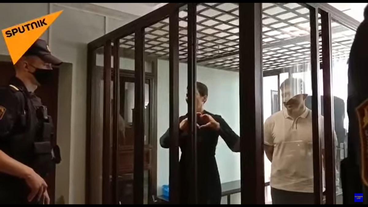 Марія Колесникова перед засідання суду / скріншот з відео Марія Колесникова перед засідання суду / скріншот з відео