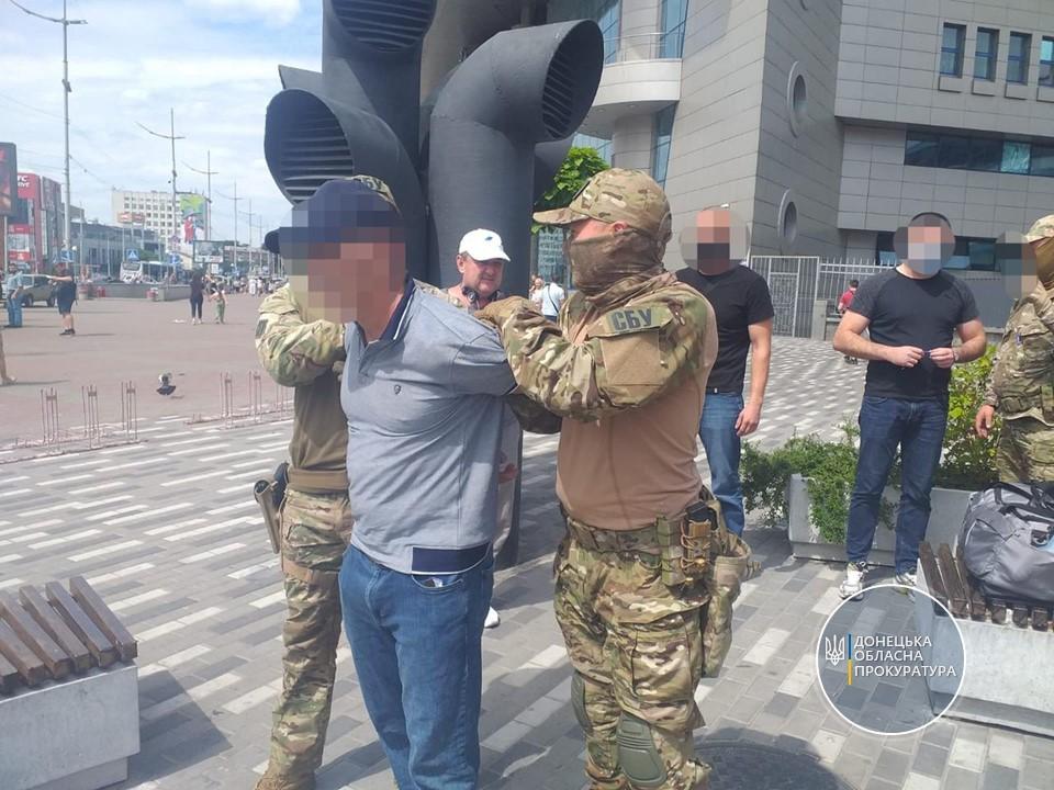Чоловік підшукував дівчат від 20 до 30 років / фото Донецька обласна прокуратура Чоловік підшукував дівчат від 20 до 30 років / фото Донецька обласна прокуратура