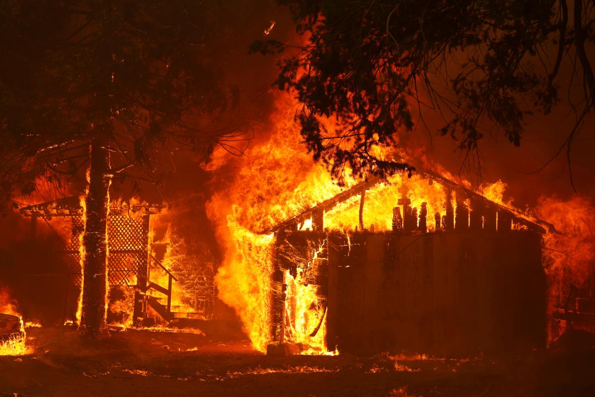 В США лесны пожары уничтожили город Гринвилл / фото REUTERS