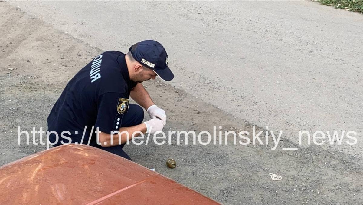 В Кривом Роге мужчина подорвал во дворе гранату, ему оторвало ногу В Кривом Роге мужчина подорвал во дворе гранату, ему оторвало ногу