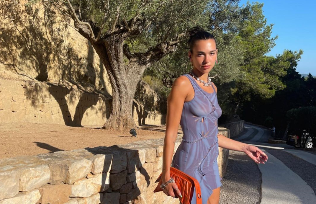 Дуа Липа похвасталась стройными ножками / instagram.com/dualipa Дуа Липа похвасталась стройными ножками / instagram.com/dualipa