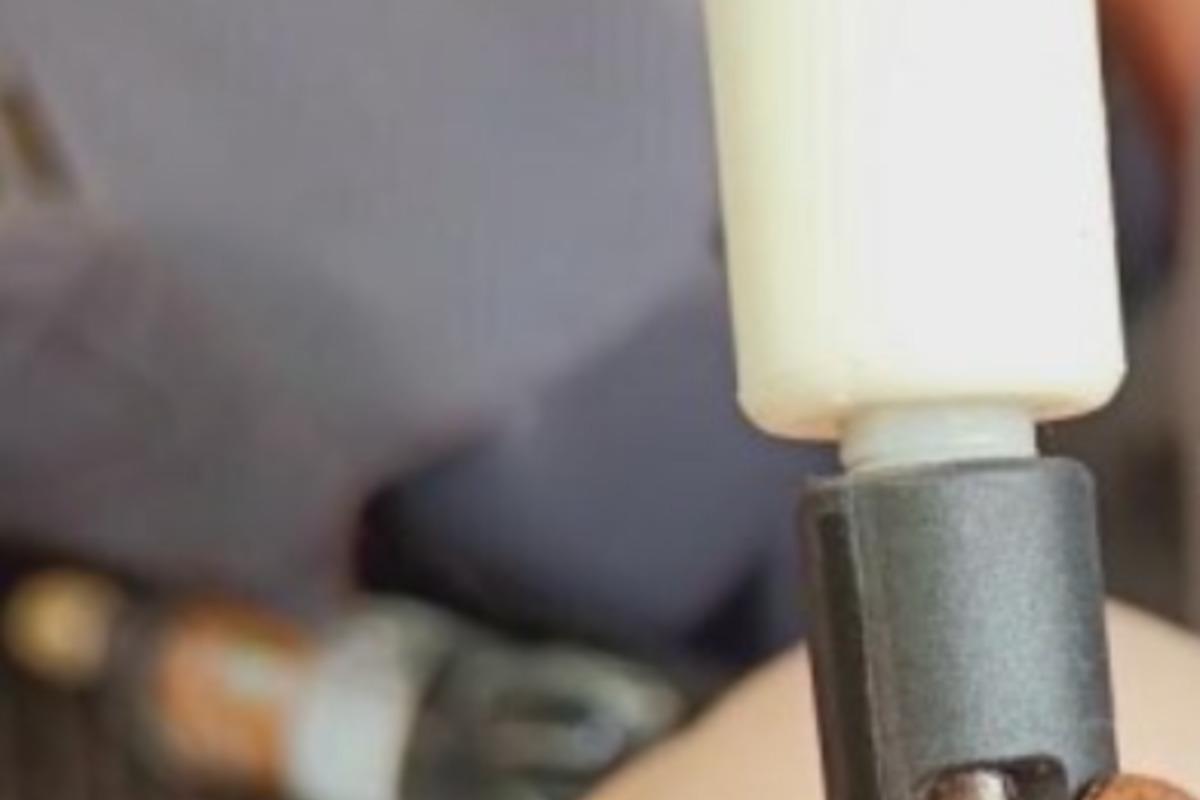 У Красноярську хлопчик вистрілив у матір з мисливської ракетниці / Скріншот У Красноярську хлопчик вистрілив у матір з мисливської ракетниці / Скріншот
