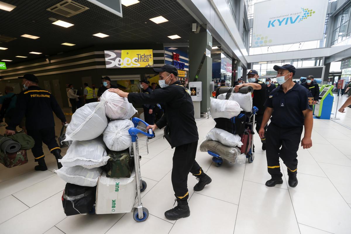 Україна поспішає на допомогу. Як наші рятувальники летіли гасити охоплену пожежами Грецію (фоторепортаж) Україна поспішає на допомогу. Як наші рятувальники летіли гасити охоплену пожежами Грецію (фоторепортаж)