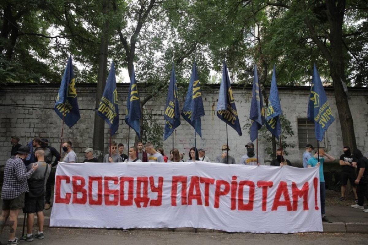 'Нацкорпус' заявив про ймовірний штурм хабу на заводі 'Атек' силовиками 'Нацкорпус' заявив про ймовірний штурм хабу на заводі 'Атек' силовиками
