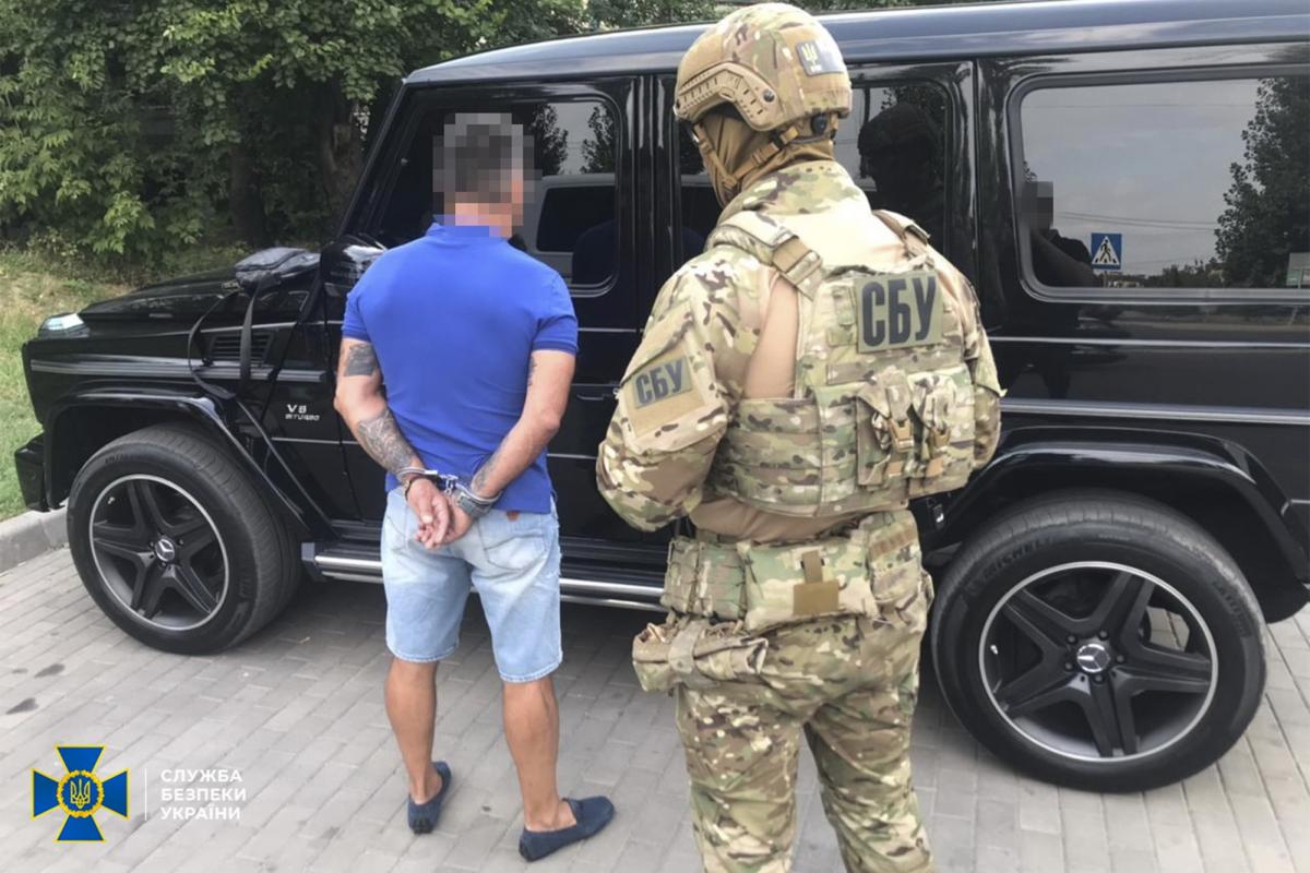 Правоохранители задержали главаря и четырех членов преступной группировки / фото ssu.gov.ua Правоохранители задержали главаря и четырех членов преступной группировки / фото ssu.gov.ua