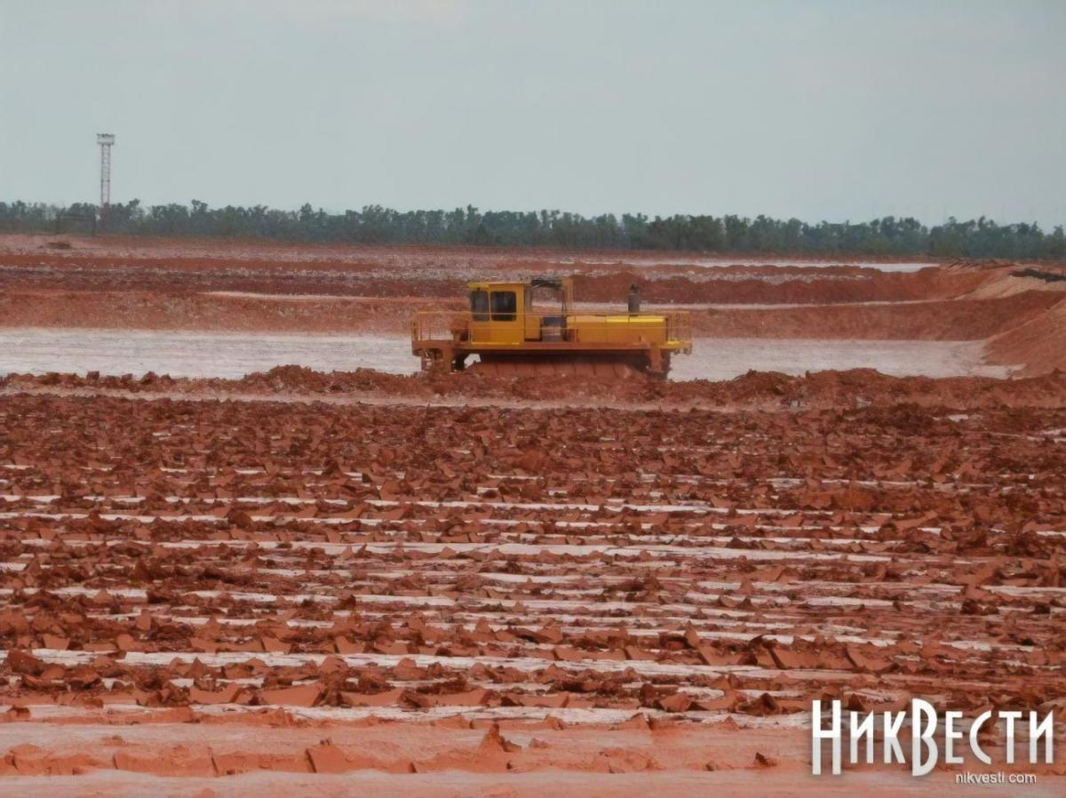 Загрязнивший Николаевскую область красным шламом завод недоплачивает миллиарды гривен налогов - СМИ Загрязнивший Николаевскую область красным шламом завод недоплачивает миллиарды гривен налогов - СМИ