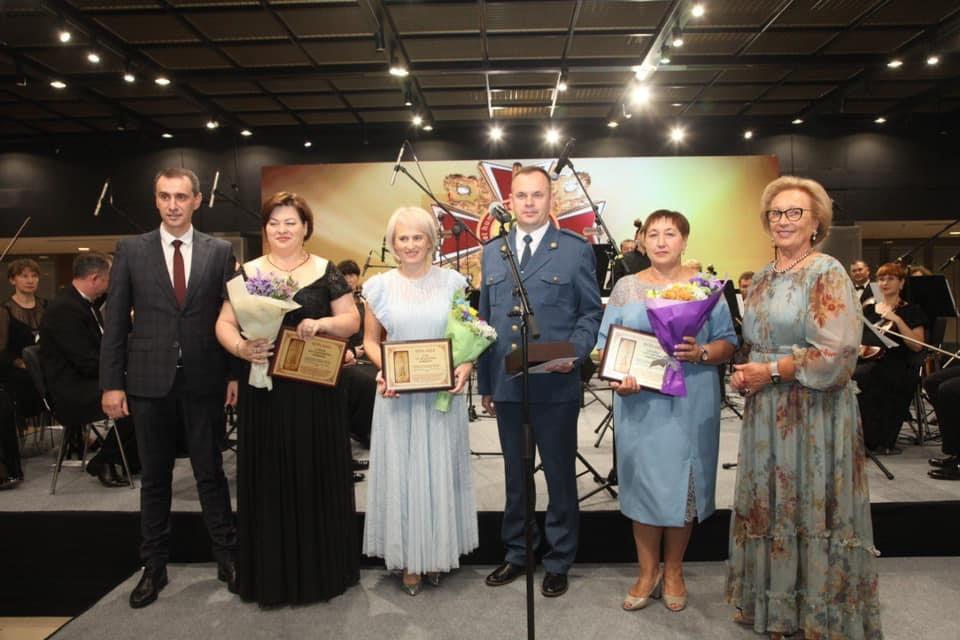 Медичний 'Оскар': 'Фармак' виділив 1,3 мільйона гривень для відзнаки найкращих медиків Медичний 'Оскар': 'Фармак' виділив 1,3 мільйона гривень для відзнаки найкращих медиків